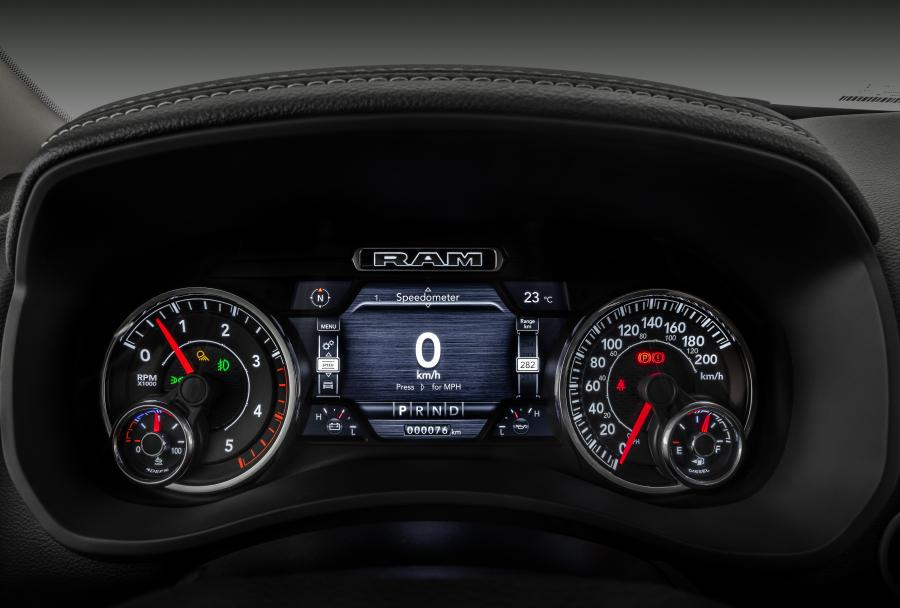 Панель приборов Ram 2500 Laramie Crew Cab (DJ) 2019 года  (LA) (фото 31 из 39)